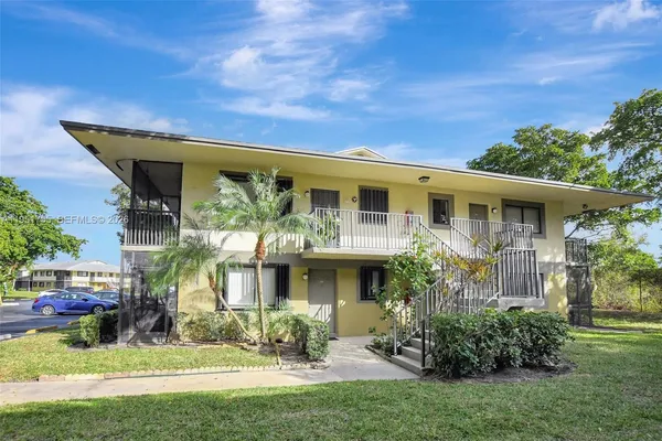 $269,000 | 588 Trace Circle, Unit 211, Deerfield Beach, FL 33441