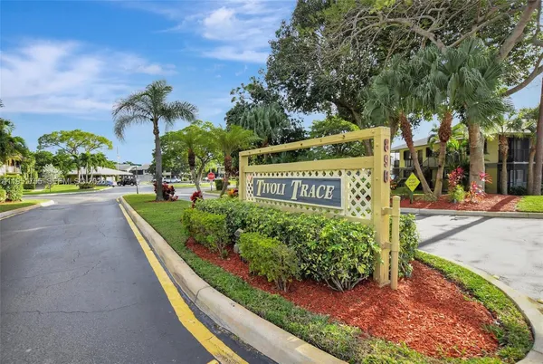 $269,000 | 588 Trace Circle, Unit 211, Deerfield Beach, FL 33441