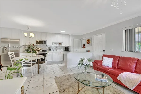 $269,000 | 588 Trace Circle, Unit 211, Deerfield Beach, FL 33441