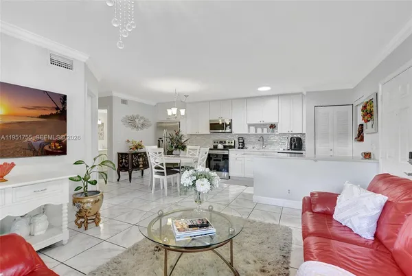 $269,000 | 588 Trace Circle, Unit 211, Deerfield Beach, FL 33441