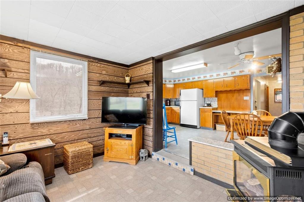 228 Bateman Road Oakdale, PA 15071 - Photo 4 of 25 Gallery Image 4