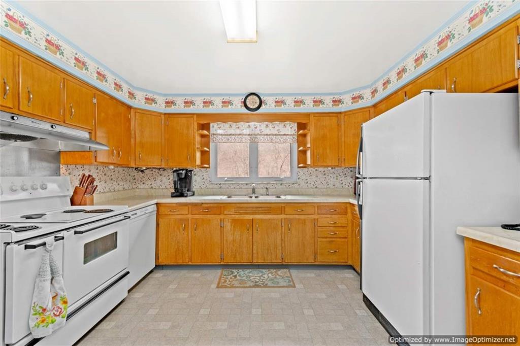 228 Bateman Road Oakdale, PA 15071 - Photo 7 of 25 Gallery Image 7