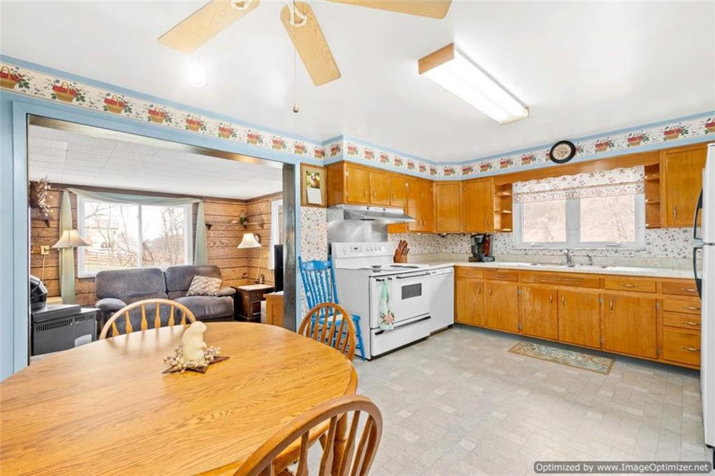 228 Bateman Road Oakdale, PA 15071 - Photo 8 of 25 Gallery Image 8