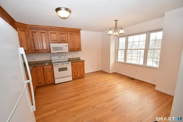 $3,300 | 109 Overshot Drive, Unit 109, Glastonbury, CT 06073