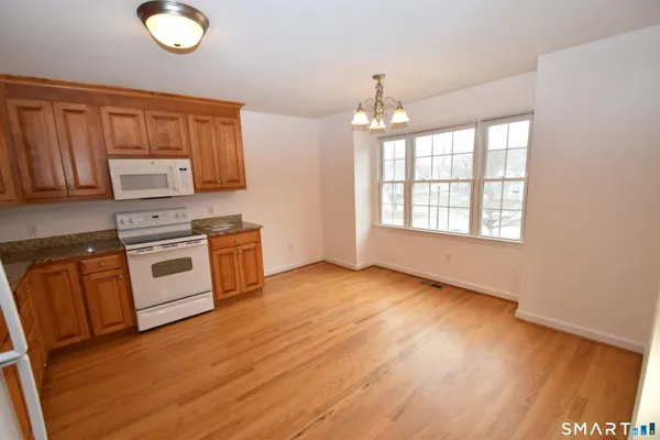 $3,300 | 109 Overshot Drive, Unit 109, Glastonbury, CT 06073