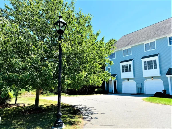 $3,300 | 109 Overshot Drive, Unit 109, Glastonbury, CT 06073