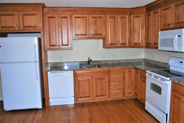 $3,300 | 109 Overshot Drive, Unit 109, Glastonbury, CT 06073