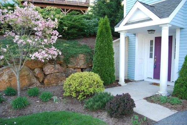 $3,300 | 109 Overshot Drive, Unit 109, Glastonbury, CT 06073