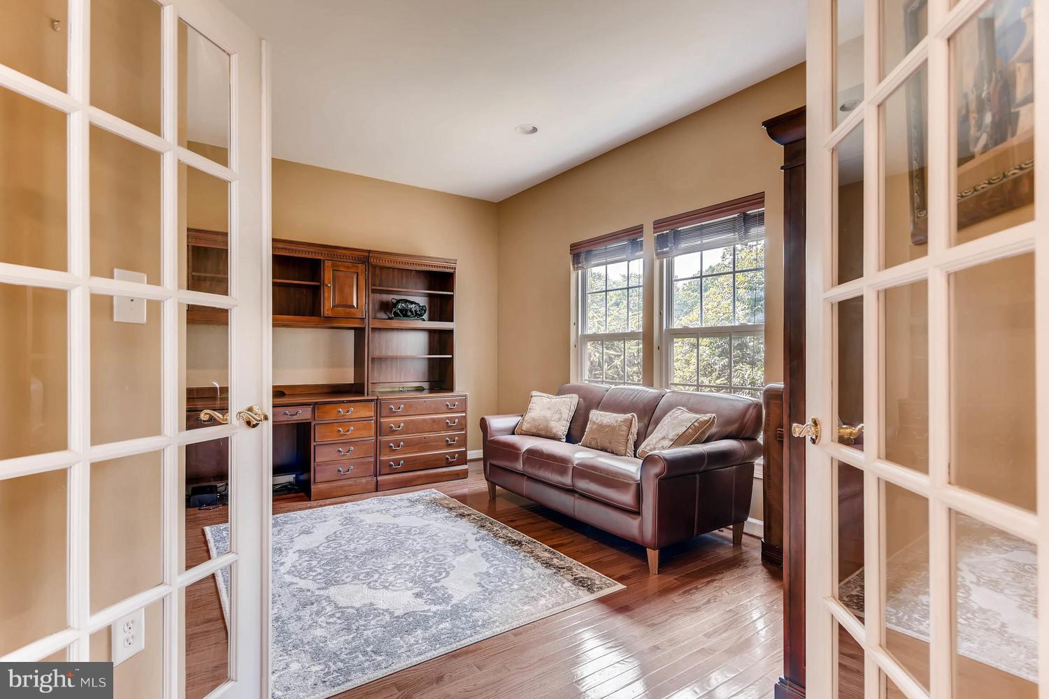 Office/study/extra bedroom on main level