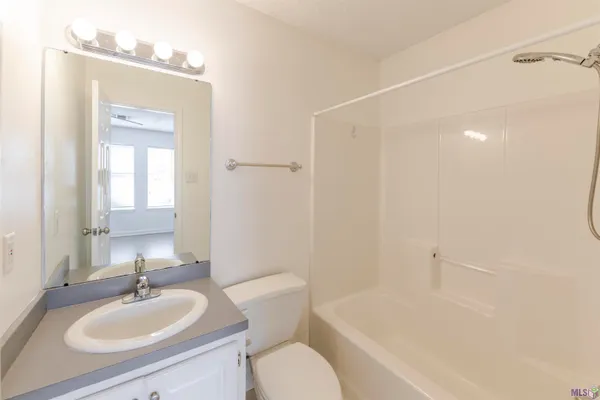 $1,300 | 203 Rue D 'Iberville, Houma, LA 70360