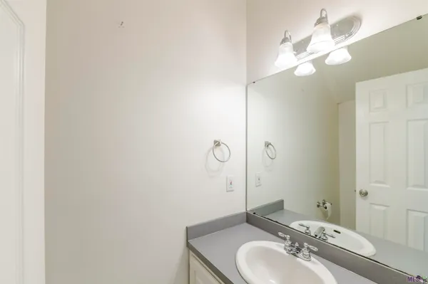 $1,300 | 203 Rue D 'Iberville, Houma, LA 70360