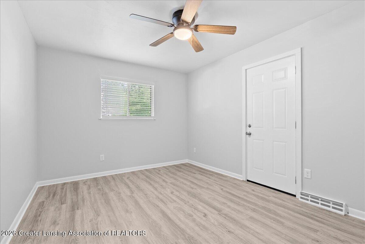6041 Hilliard Road Lansing, MI 48911 - Photo 12 of 26 24-Media Jett - 15