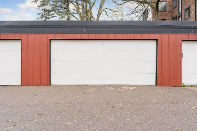 $199,900 | 3076 Lexington Avenue North, Unit A6, Roseville, MN 55113