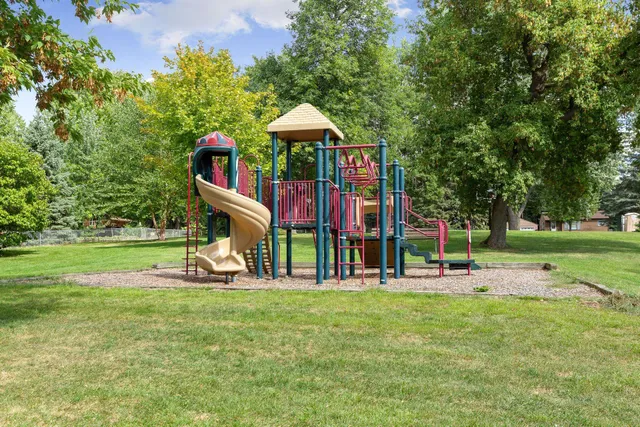 $185,000 | 3076 Lexington Avenue North, Unit A6, Roseville, MN 55113