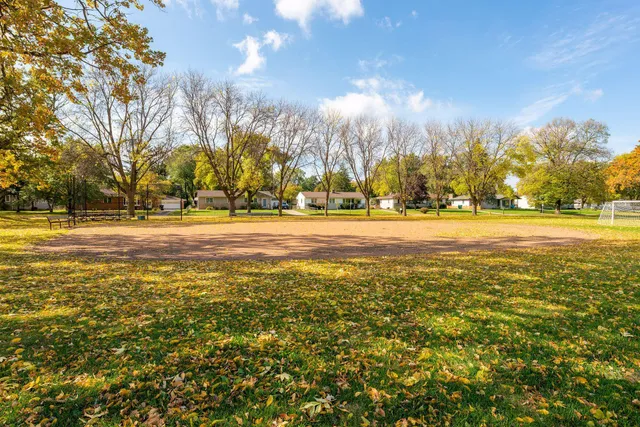 $185,000 | 3076 Lexington Avenue North, Unit A6, Roseville, MN 55113