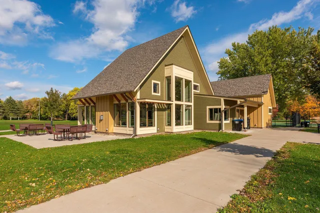 $199,900 | 3076 Lexington Avenue North, Unit A6, Roseville, MN 55113