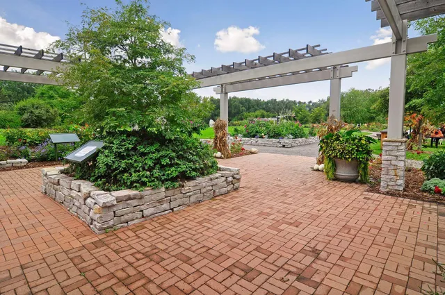 $185,000 | 3076 Lexington Avenue North, Unit A6, Roseville, MN 55113