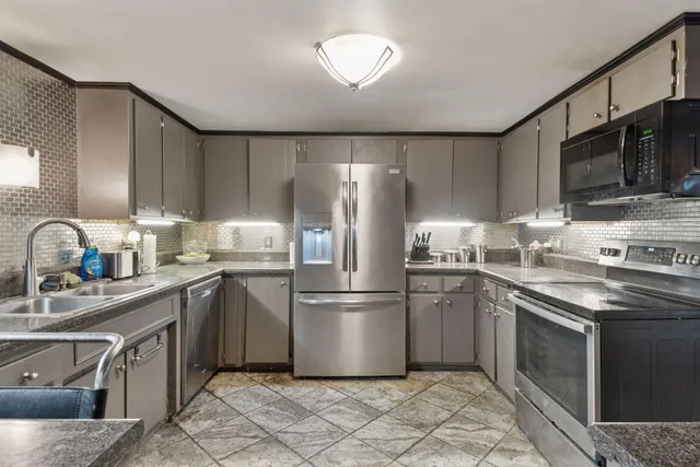 $199,900 | 3076 Lexington Avenue North, Unit A6, Roseville, MN 55113