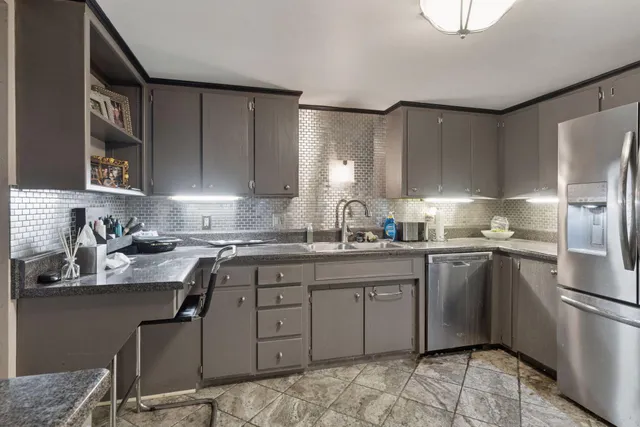 $199,900 | 3076 Lexington Avenue North, Unit A6, Roseville, MN 55113