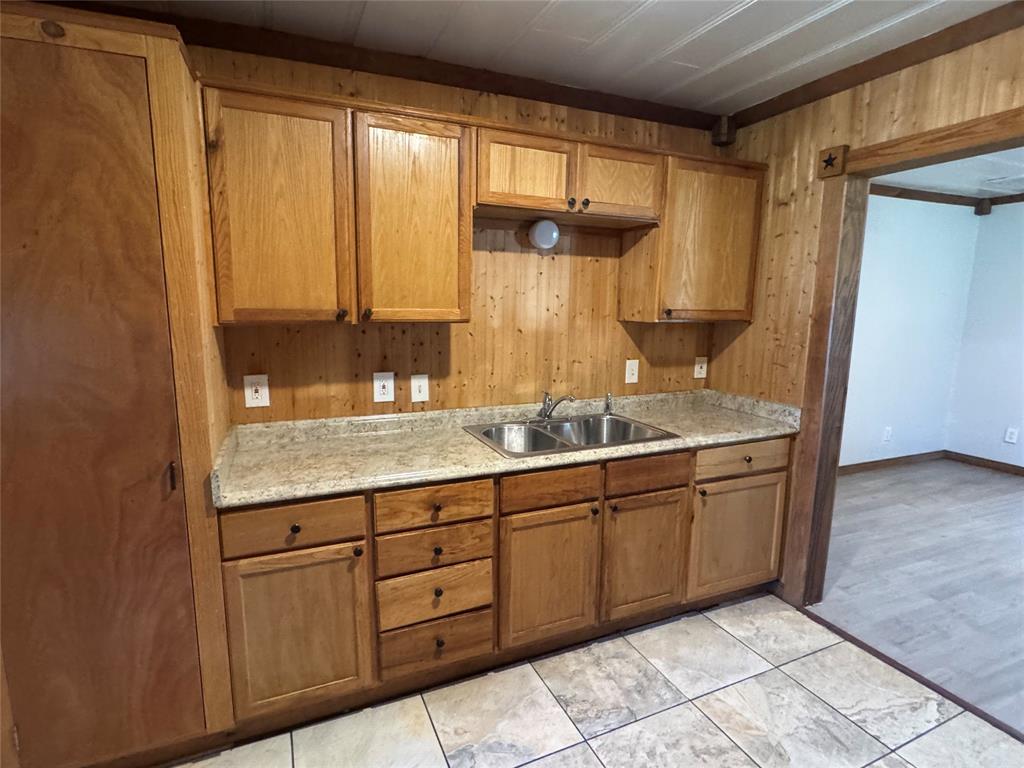 429 East Hanna Street Denison, TX 75021 - Photo 9 of 30
