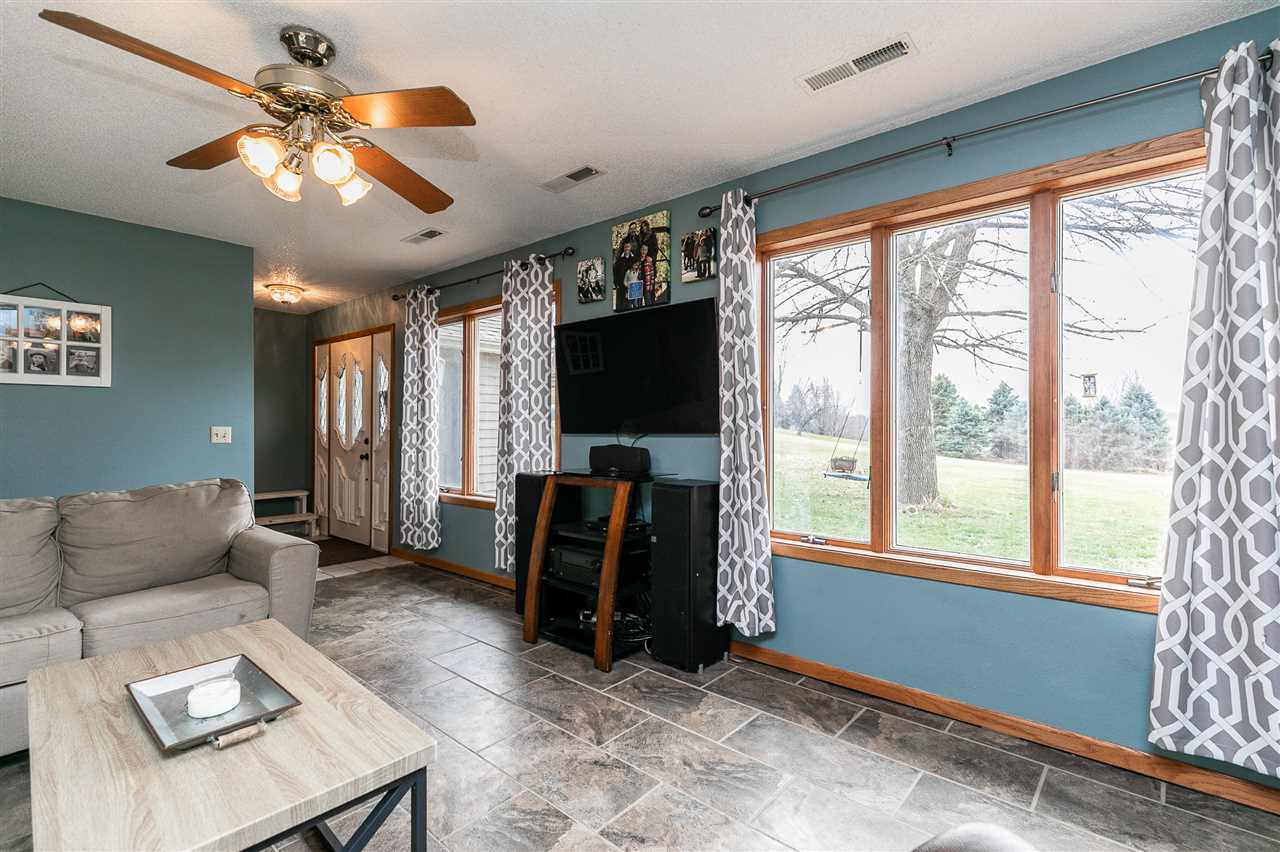 1646 Camelback Road Northeast Solon, IA 52333 - Photo 6 of 47 Gallery Image 6