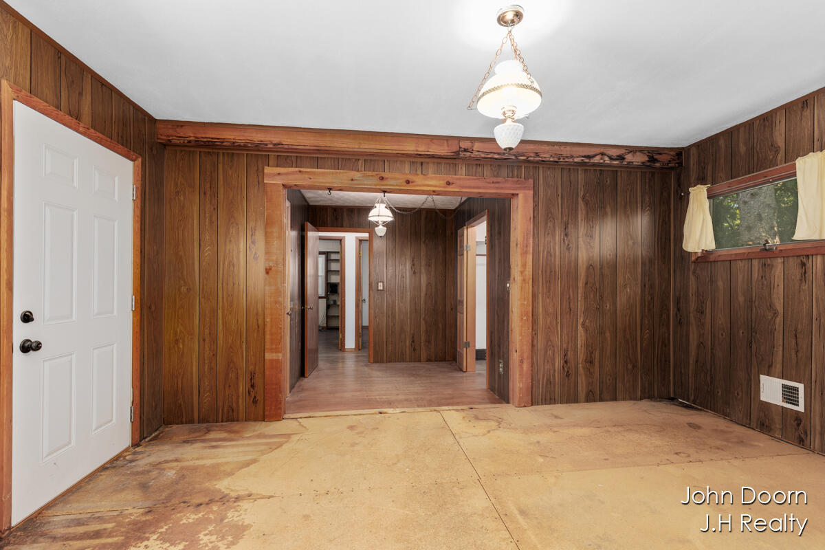 2014 3 Mile Road Northeast Grand Rapids, MI 49505 - Photo 22 of 43 IMG_1021
