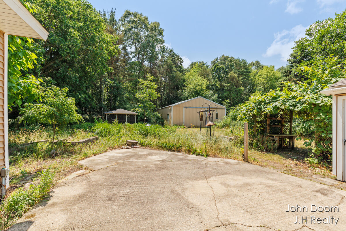 2014 3 Mile Road Northeast Grand Rapids, MI 49505 - Photo 36 of 43 IMG_1035