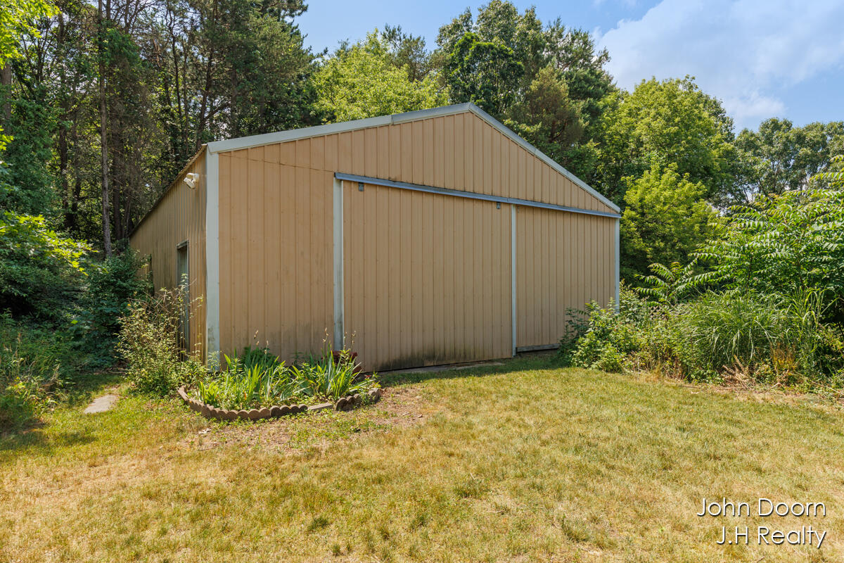 2014 3 Mile Road Northeast Grand Rapids, MI 49505 - Photo 39 of 43 IMG_1038