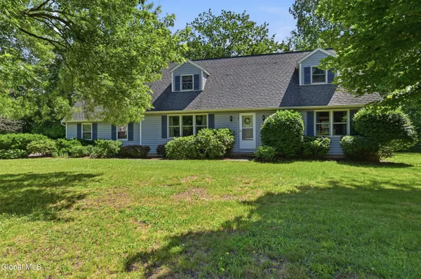 $499,900 | 133 Grand View Drive, Kinderhook, NY 12184