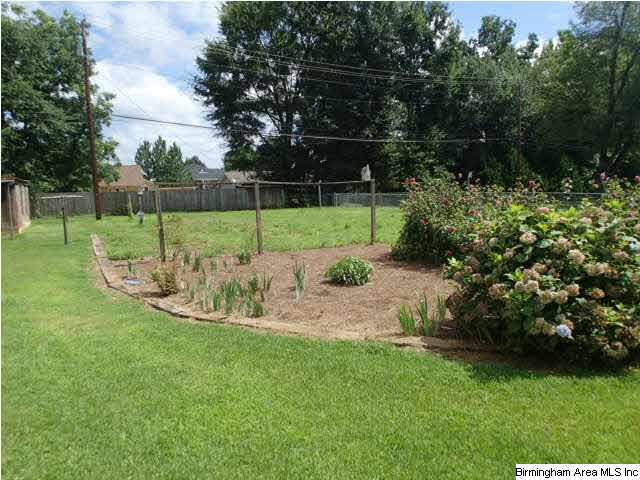 1108 Walnut Street West Sylacauga, AL 35150 - Photo 3 of 14