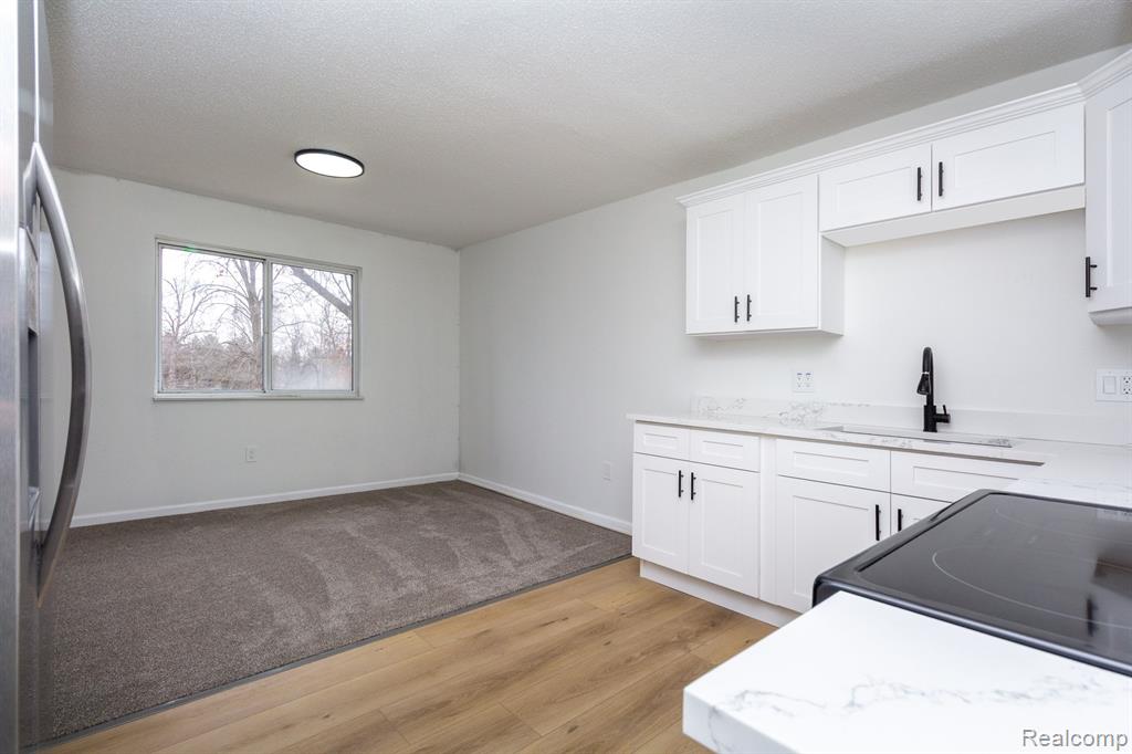 5273 Highland Road Waterford, MI 48327 - Photo 7 of 19 Gallery Image 7