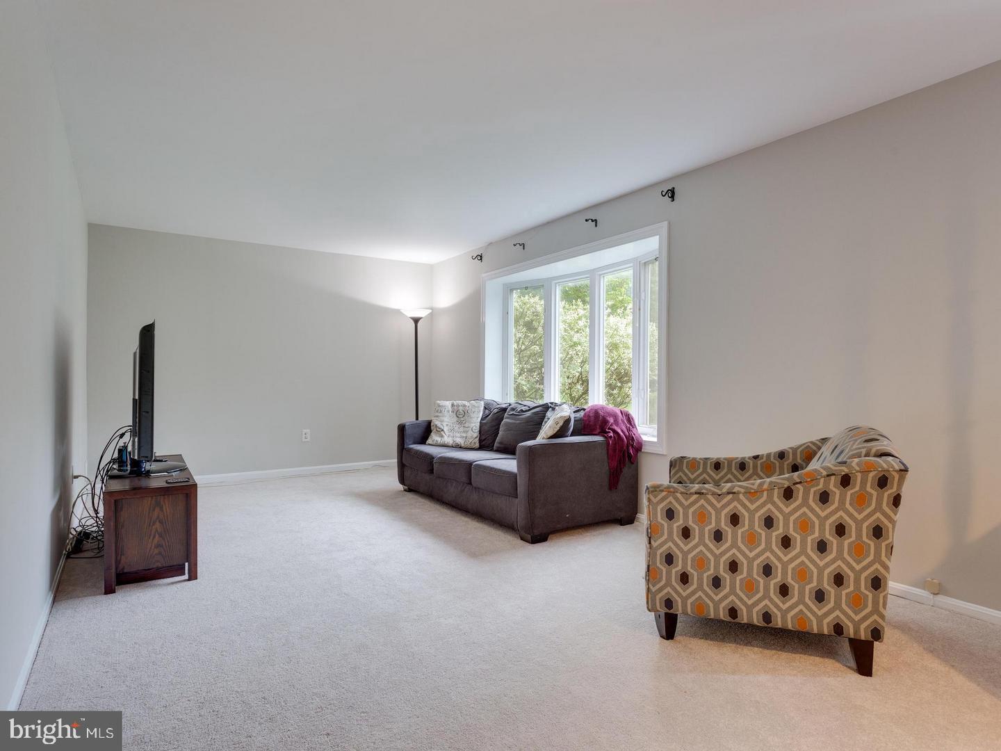8144 Edmonton Court Springfield, VA 22152 - Photo 4 of 41 Gallery Image 4