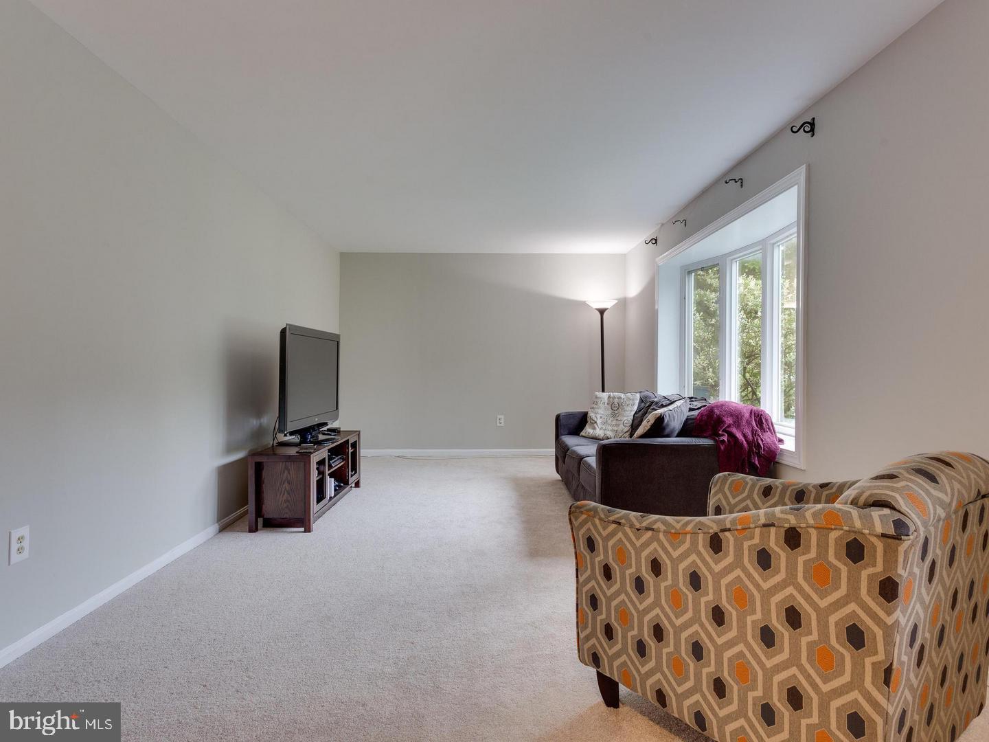 8144 Edmonton Court Springfield, VA 22152 - Photo 5 of 41 Gallery Image 5