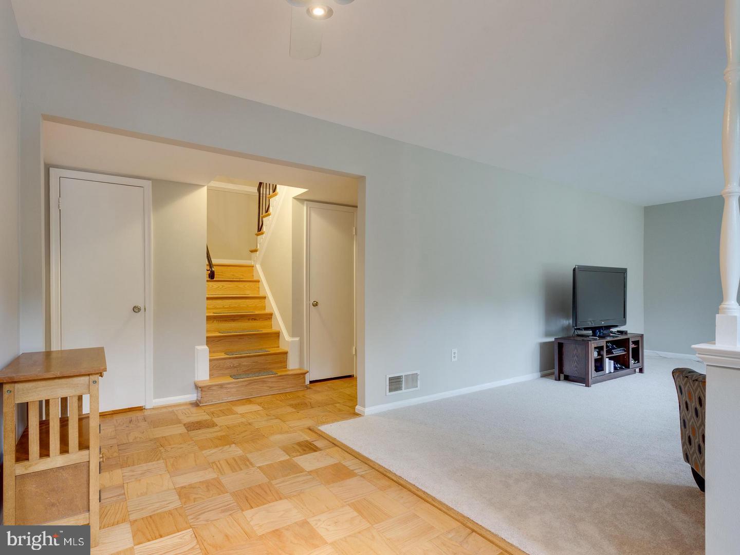 8144 Edmonton Court Springfield, VA 22152 - Photo 6 of 41 Gallery Image 6