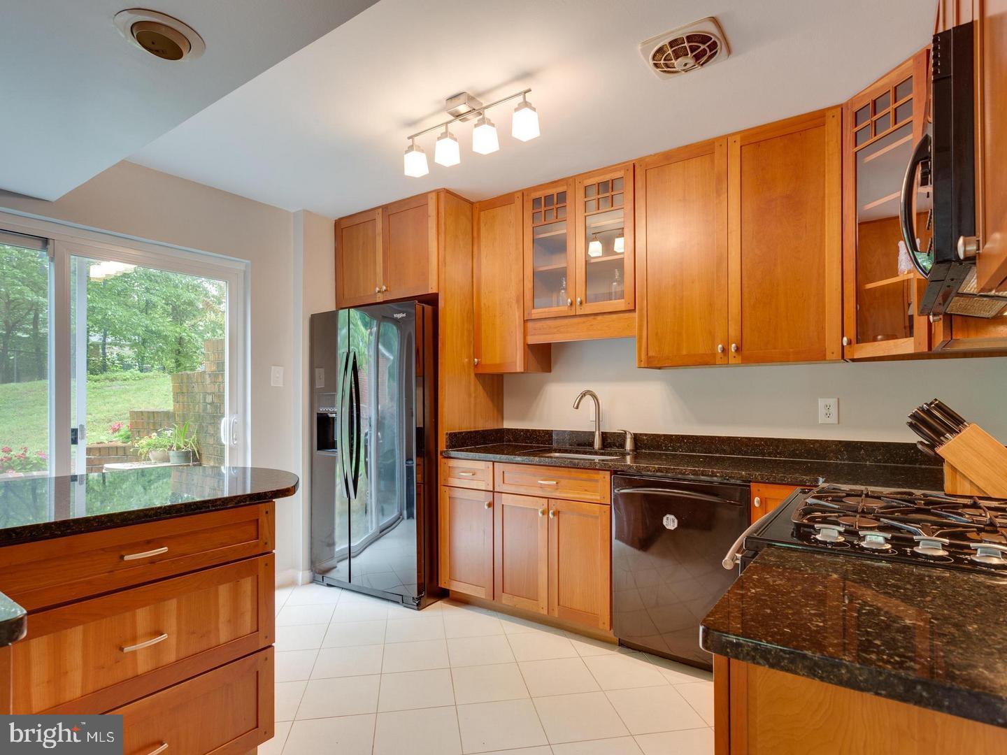 8144 Edmonton Court Springfield, VA 22152 - Photo 7 of 41 Gallery Image 7