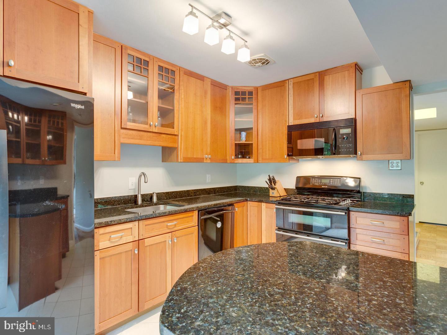8144 Edmonton Court Springfield, VA 22152 - Photo 8 of 41 Gallery Image 8