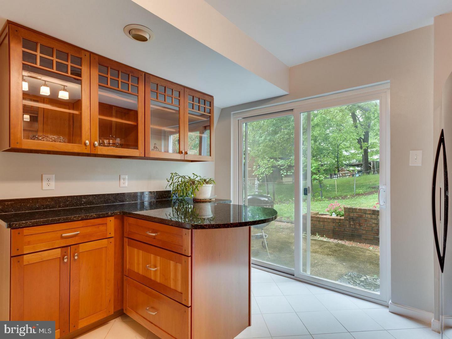 8144 Edmonton Court Springfield, VA 22152 - Photo 9 of 41 Gallery Image 9