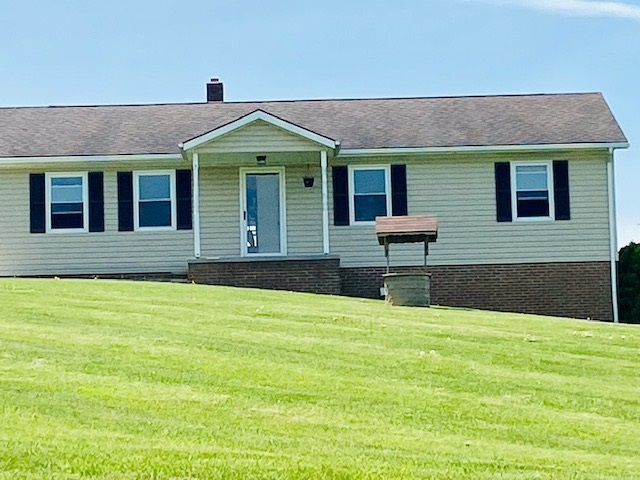 2905 Barterbrook Road Staunton, VA 24401 - Photo 2 of 33 a front view of a house with garden
