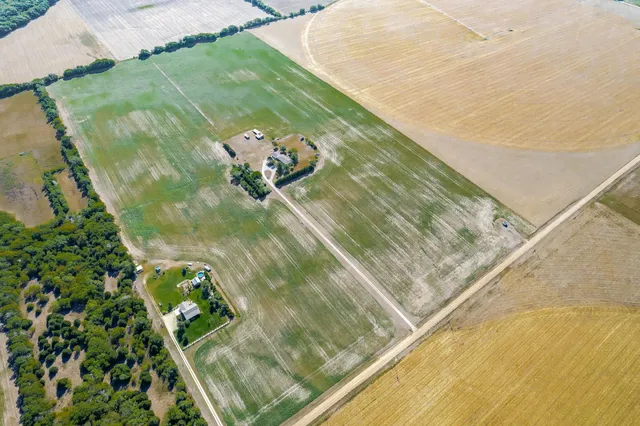 $595,000 | 832 North Essex Heights Road, Halstead, KS 67056