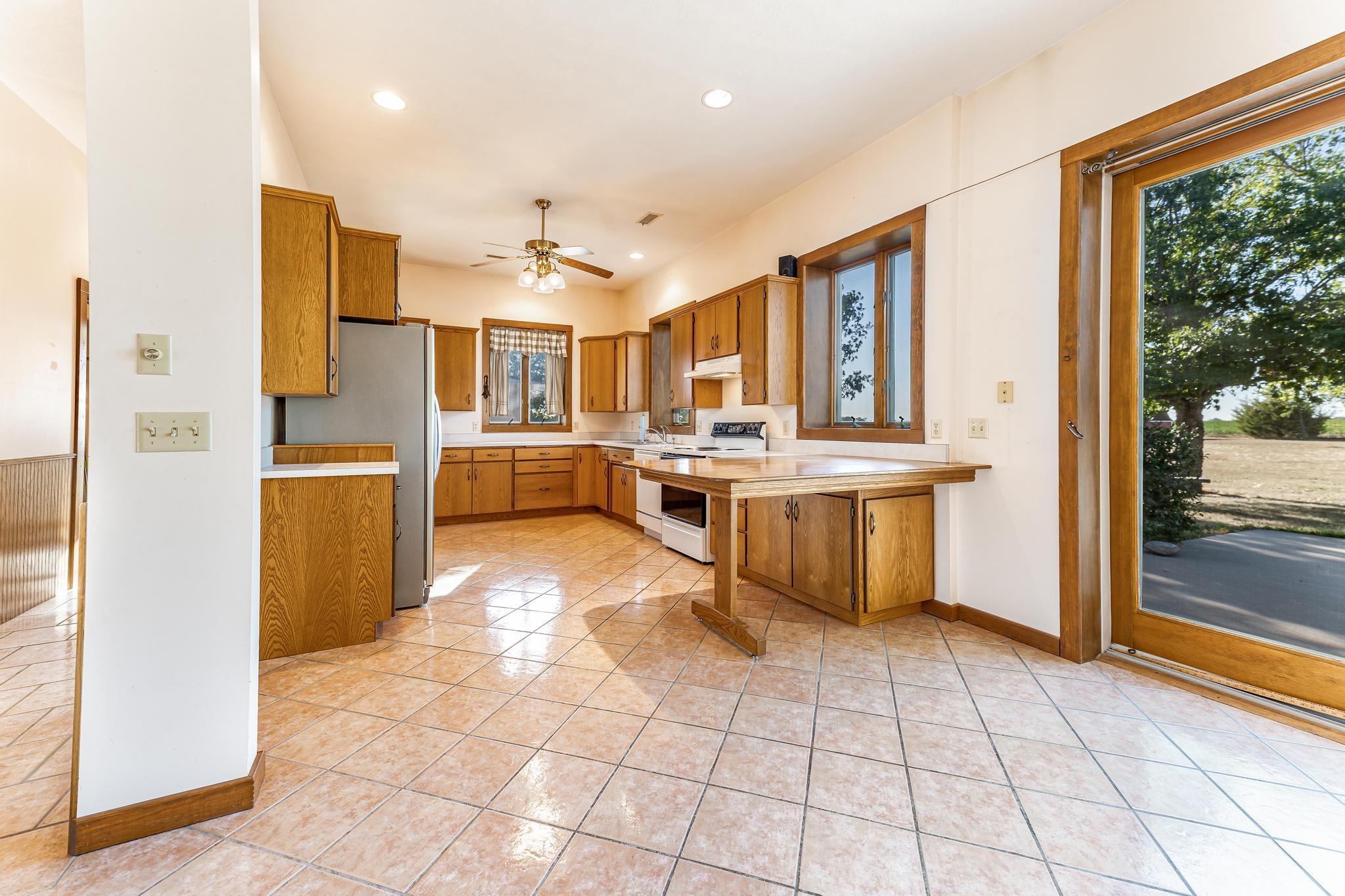 832 North Essex Heights Road Halstead, KS 67056 - Photo 11 of 36