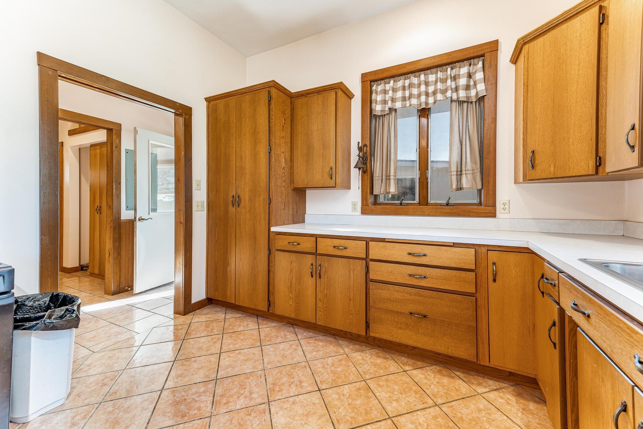 832 North Essex Heights Road Halstead, KS 67056 - Photo 13 of 36