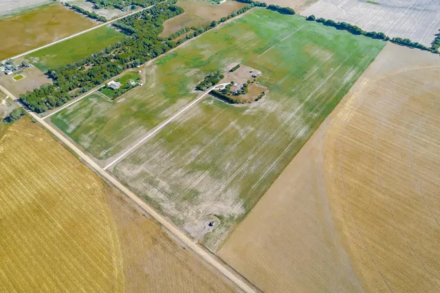 $595,000 | 832 North Essex Heights Road, Halstead, KS 67056