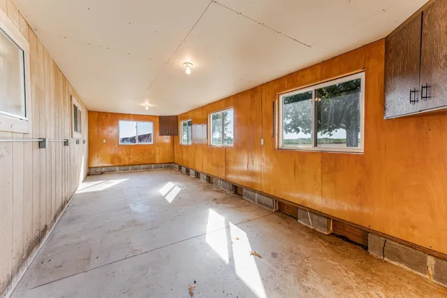 $595,000 | 832 North Essex Heights Road, Halstead, KS 67056