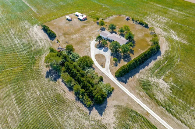 $595,000 | 832 North Essex Heights Road, Halstead, KS 67056