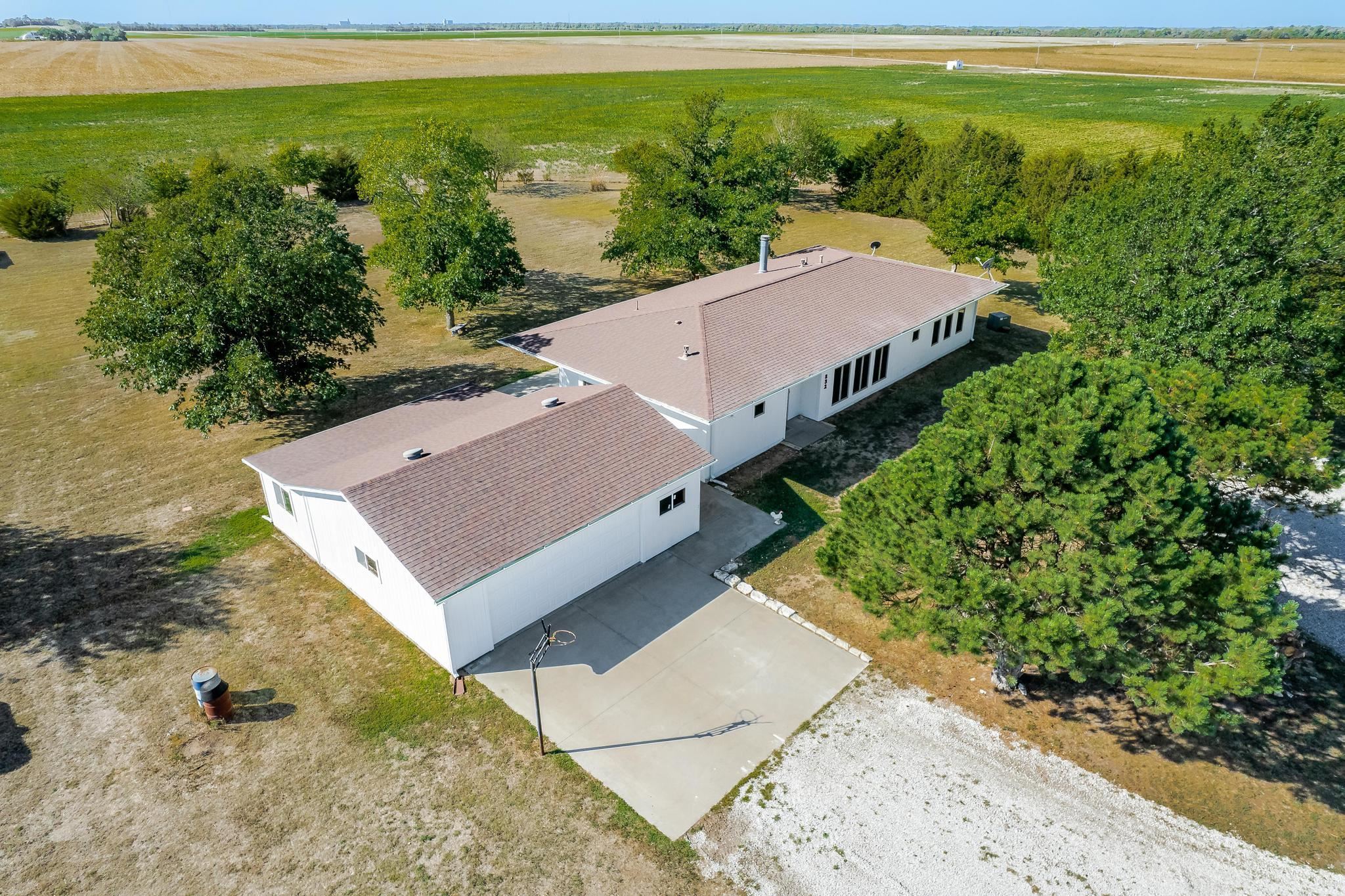 832 North Essex Heights Road Halstead, KS 67056 - Photo 33 of 36