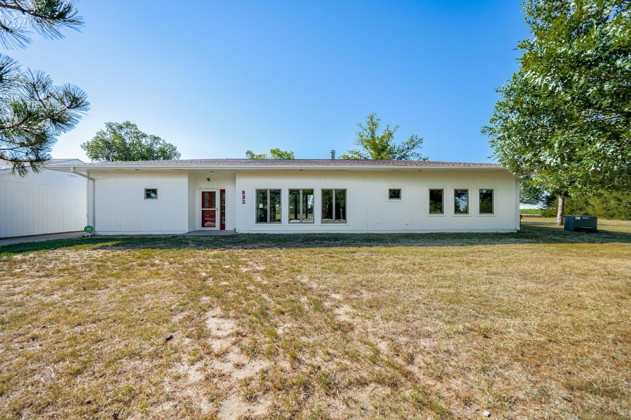 832 North Essex Heights Road Halstead, KS 67056 - Photo 4 of 36