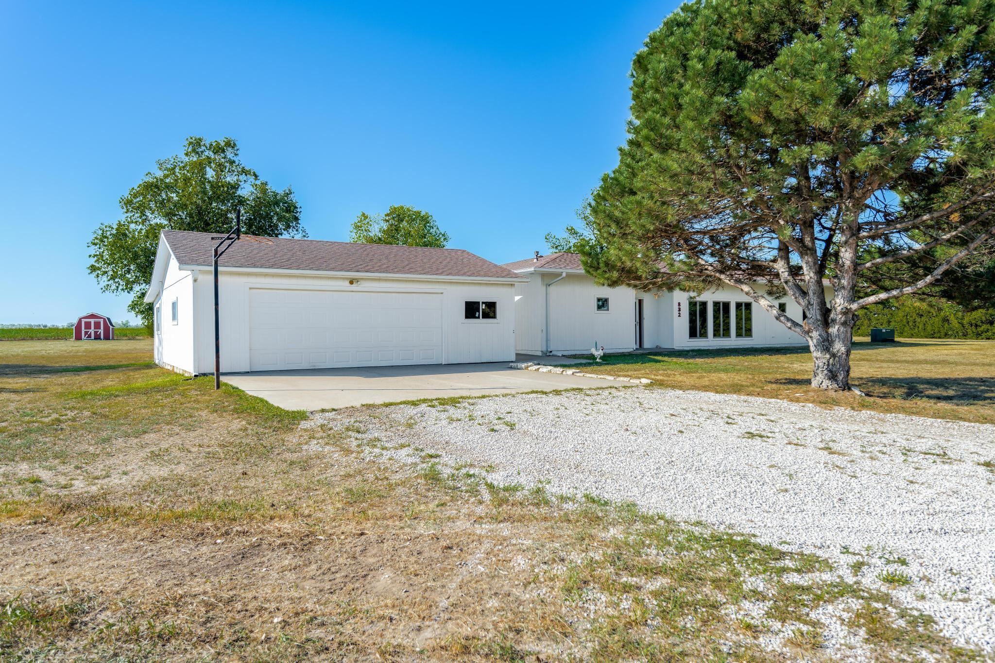 832 North Essex Heights Road Halstead, KS 67056 - Photo 5 of 36