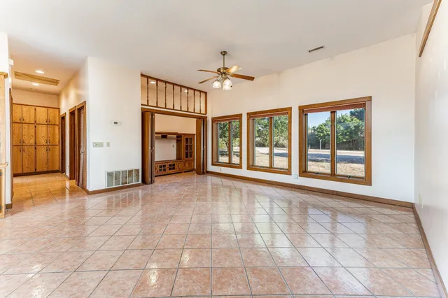 $595,000 | 832 North Essex Heights Road, Halstead, KS 67056