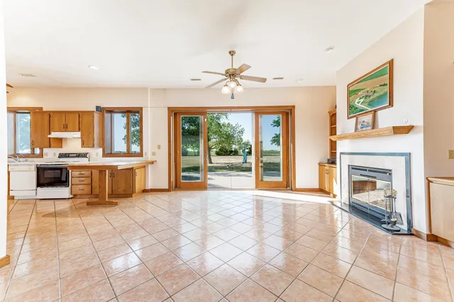 $595,000 | 832 North Essex Heights Road, Halstead, KS 67056