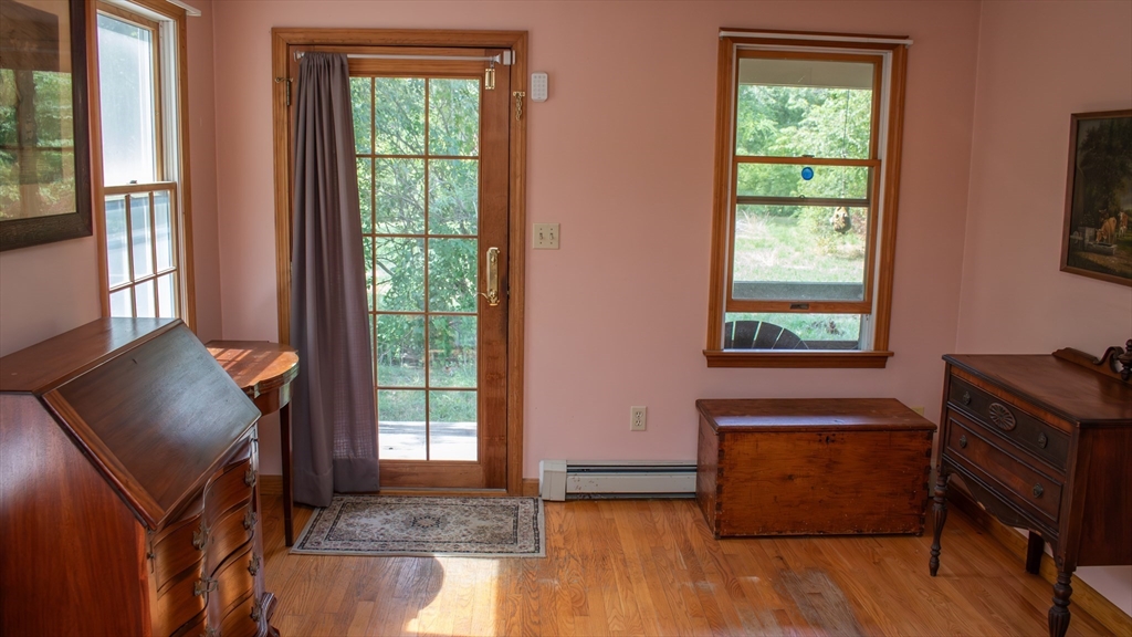 562 North Avenue Rochester, MA 02770 - Photo 31 of 32 a workspace with a window
